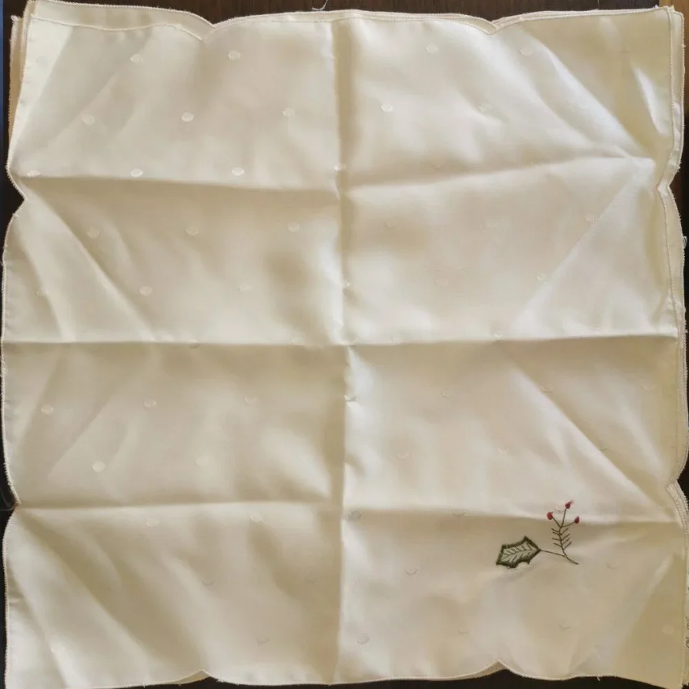 Vintage‎ Elegant Formal Dinning Room Table Cloth and (6) Napkins Set